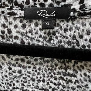 Rails Cara V Neck T-Shirt - Size XL